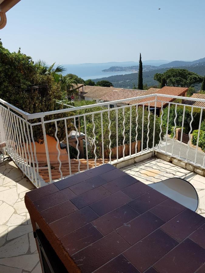 Villa Mit Grossartigem Panoramablick Auf Das Meer Und Direkt Am Pool ラ・クロワ・ヴァルメ エクステリア 写真