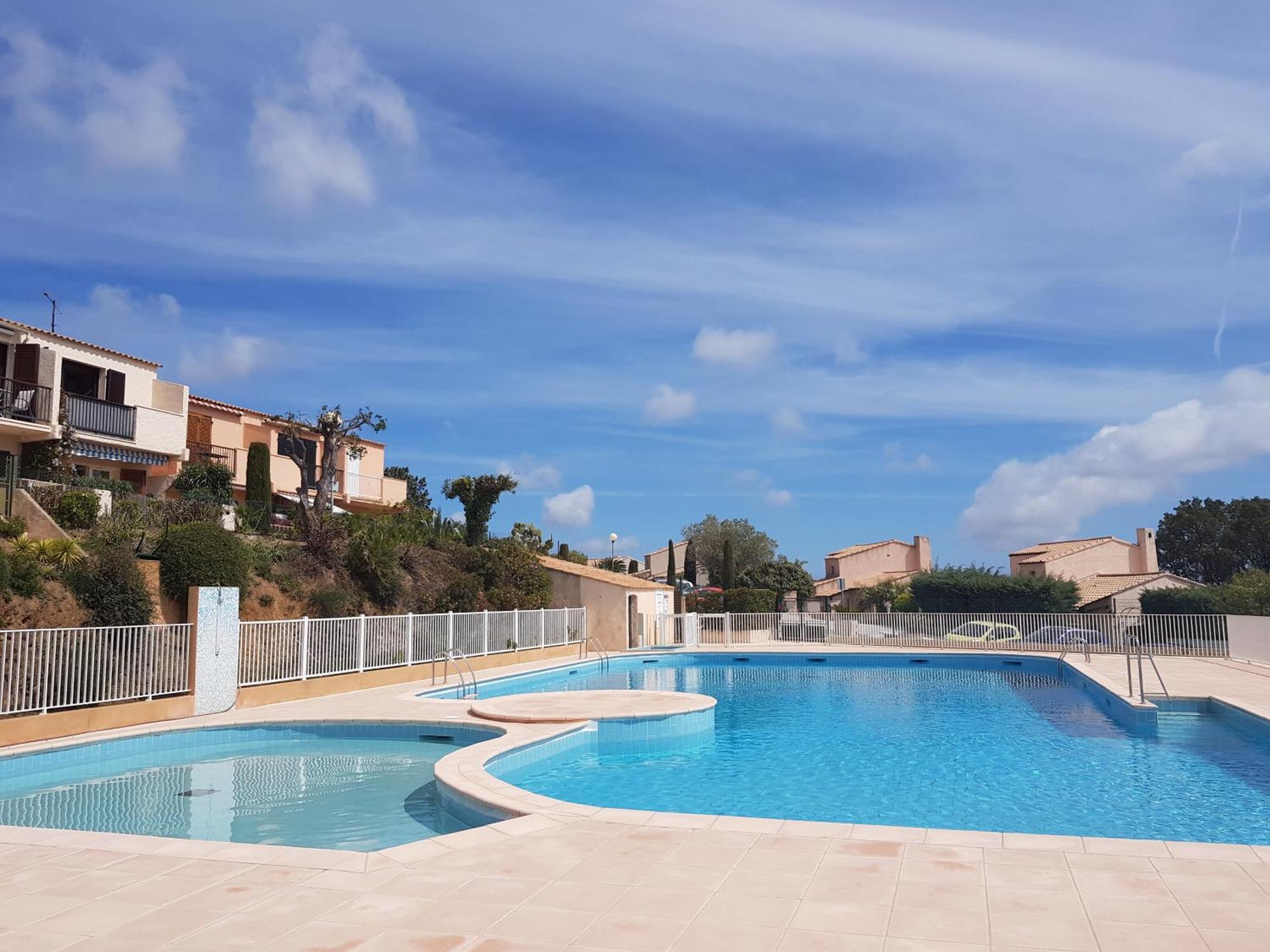 Villa Mit Grossartigem Panoramablick Auf Das Meer Und Direkt Am Pool ラ・クロワ・ヴァルメ エクステリア 写真